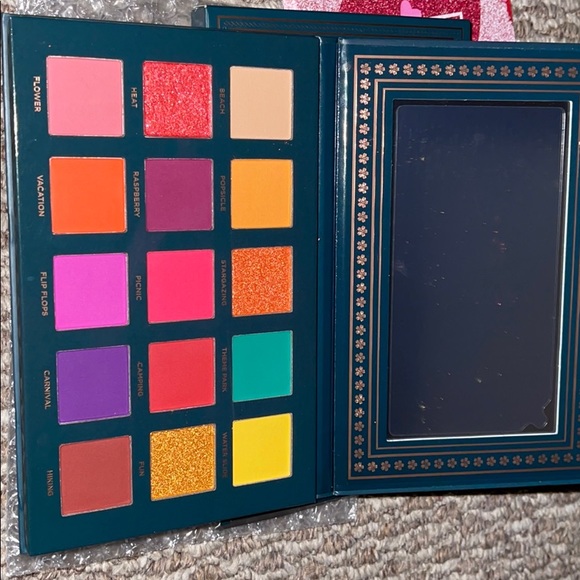 ACE BEAUTÉ nostalgia pallet - Picture 2 of 3
